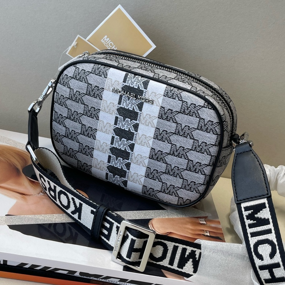 (new+tag) Michael Kors jet set travel oval camera crossbody color black/white